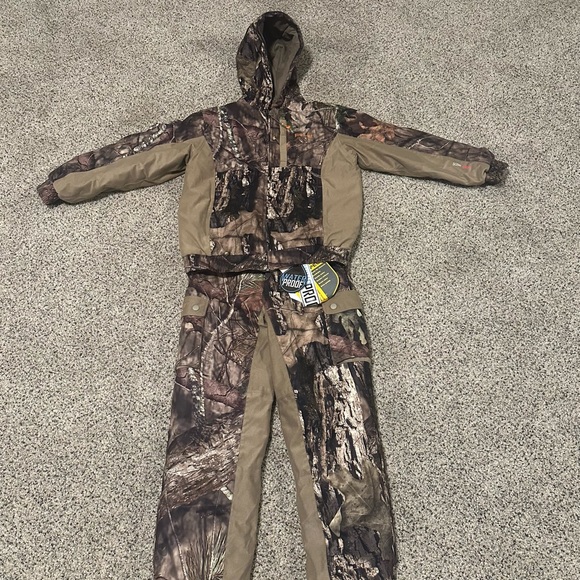 New youth M/L camo hunting set - Picture 1 of 3